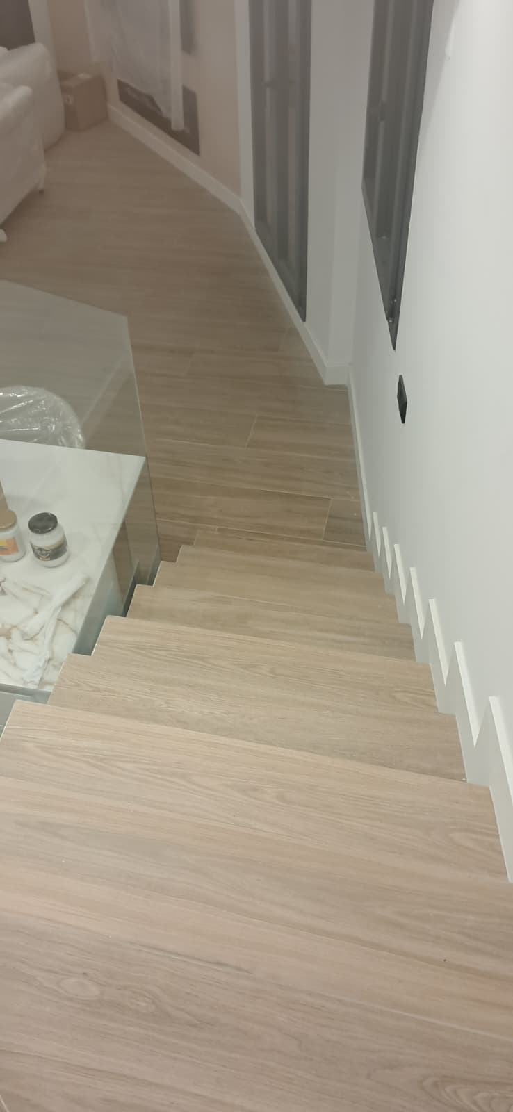 Escalera tarima clara