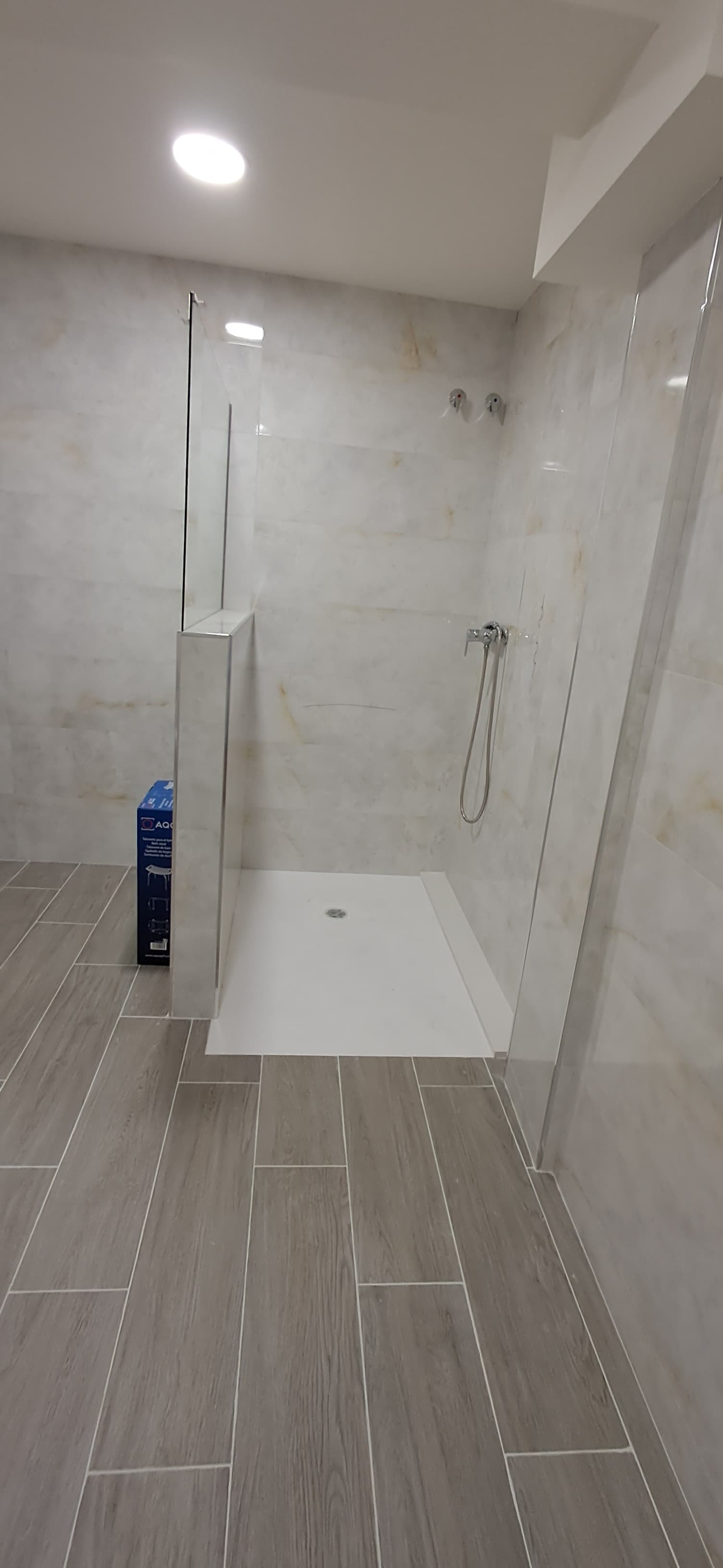 Ducha azulejo crema